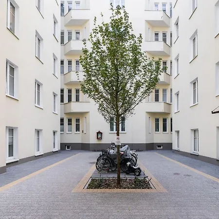 Kujawska 3 - Warm & Functional By Renters